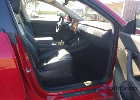 2021 Tesla Model Y Long Range Dual Motor All-Wheel Drive z USA, uszkodzony, nr VIN 5YJYGDEE0MF090171